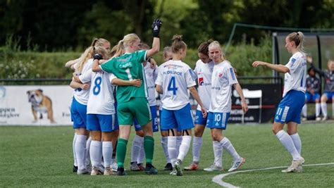 Næstved HG Kvindeelite sparker bolden i mål med。